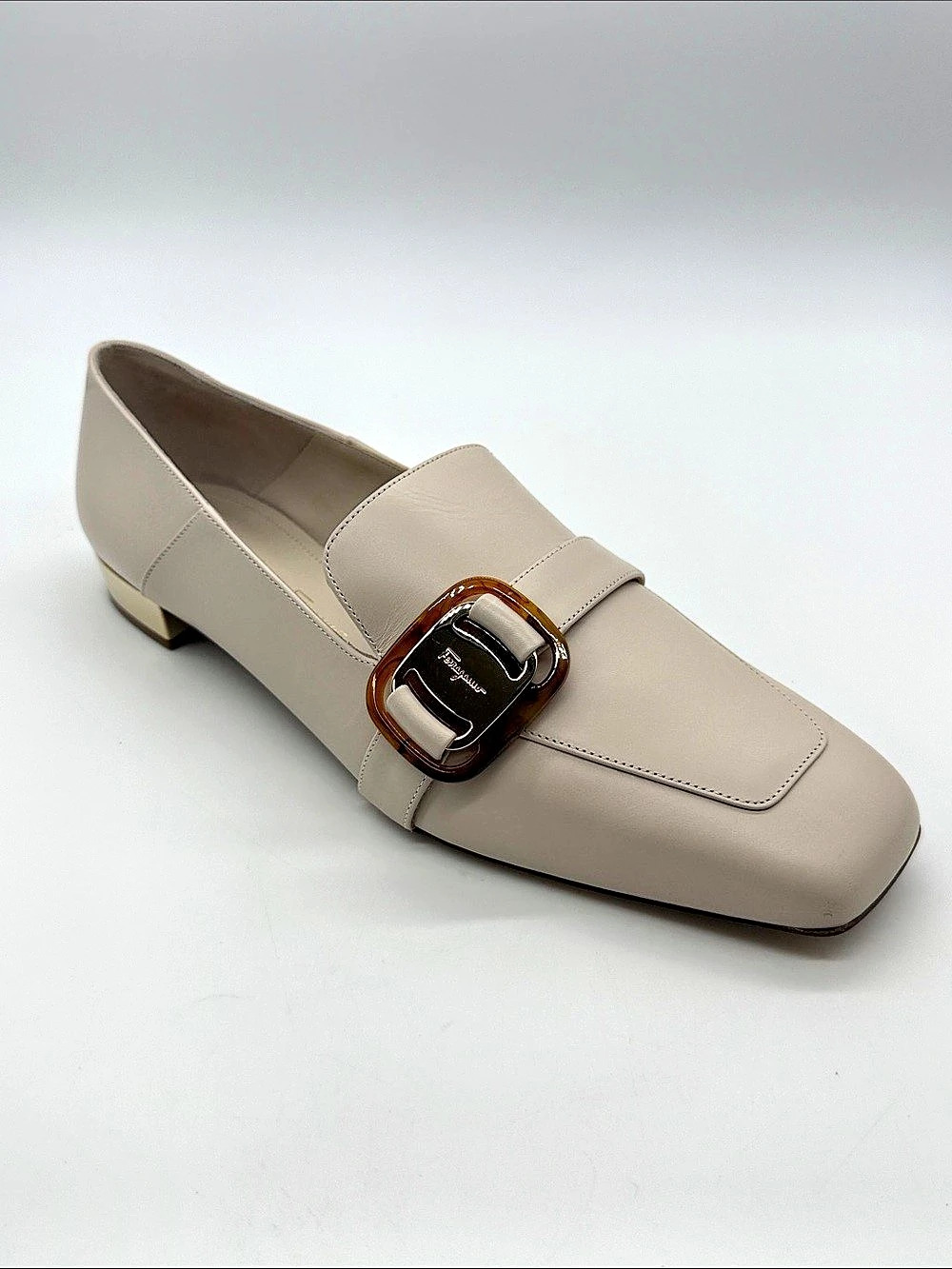 Salvatore Ferragamo Wang Leather Loafers Beige US 11